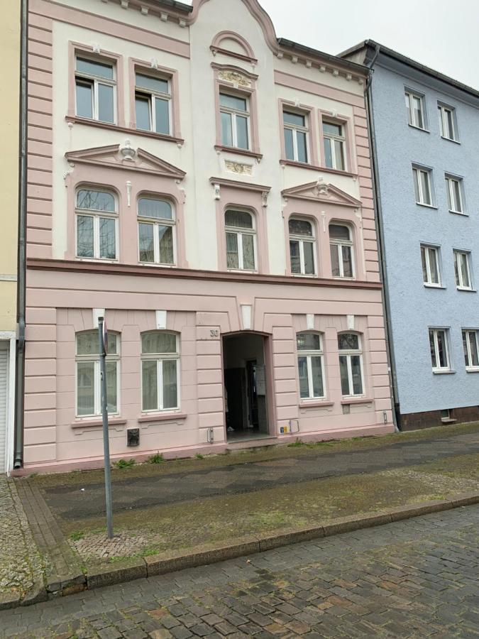 Exklusive Stadtwohnung Am Elbradweg: Best-Preis-Fewo Rathausblick 1 Fuer Max. 3 Pers. Inkl. Wlan, Prime Video & Self Check-In Wittenberge Eksteriør billede
